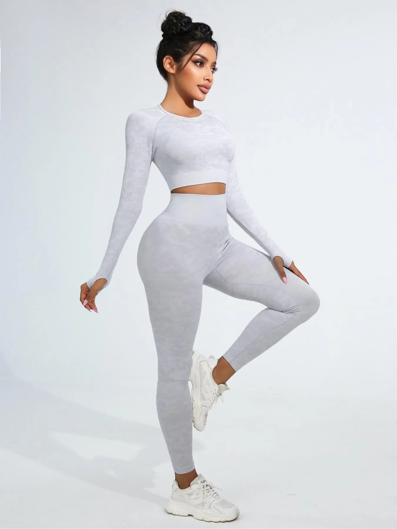 Women'S Long Sleeve Cut Out Crop Top & Slim-Fitting Hip Lifting High Waist Leggings Set for Spring, Comfort Athletic Gymwear, round Neck Cropped Top & Ruched Leggings Outfits Active Set, Minimalist Basic Womenswear, Comfy Ladies Outfits